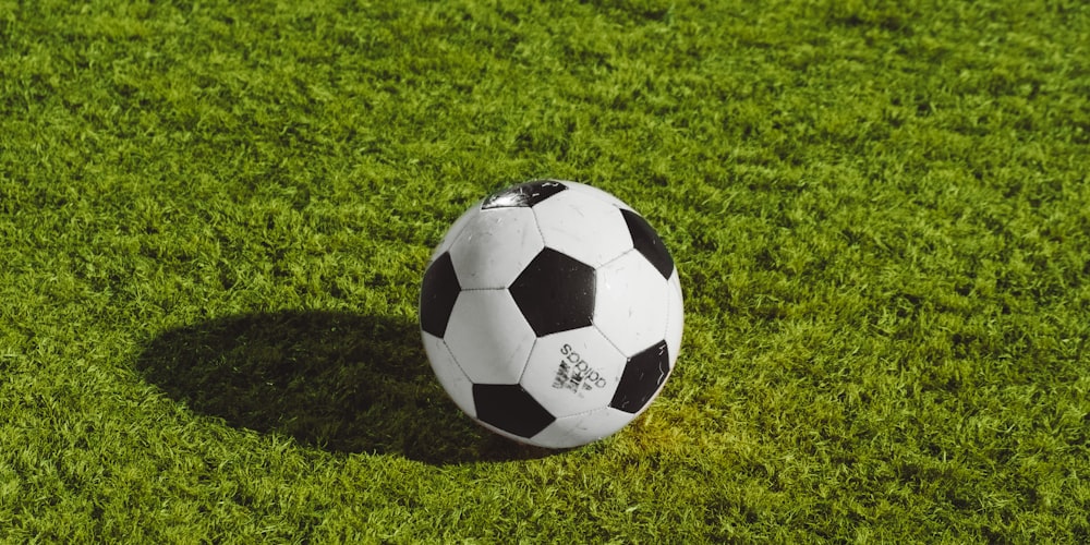 星空综合平台多赛事同屏直播展示效果图，包含足球、篮球、电竞画面